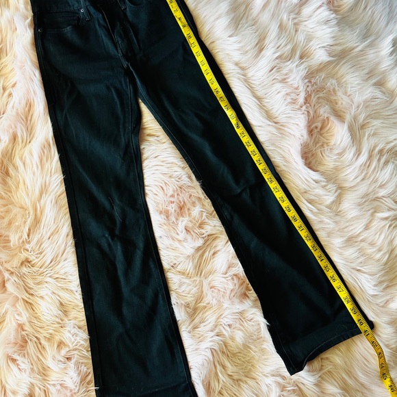 Levi’s Slimming Bootcut Jeans! - Picture 3 of 8